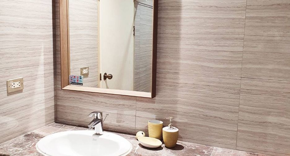 For rent 2 bedrooms condo in Pathum Wan, Bangkok