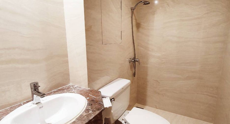 For rent 2 bedrooms condo in Pathum Wan, Bangkok