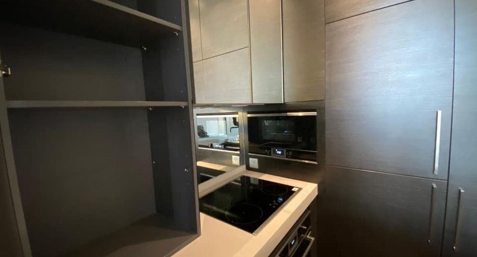 For rent 2 bedrooms condo in Pathum Wan, Bangkok