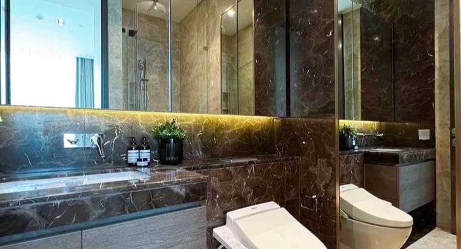 For rent 2 bedrooms condo in Pathum Wan, Bangkok