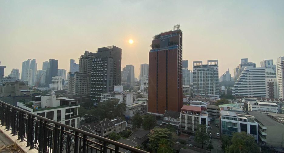 For rent 3 bedrooms condo in Watthana, Bangkok