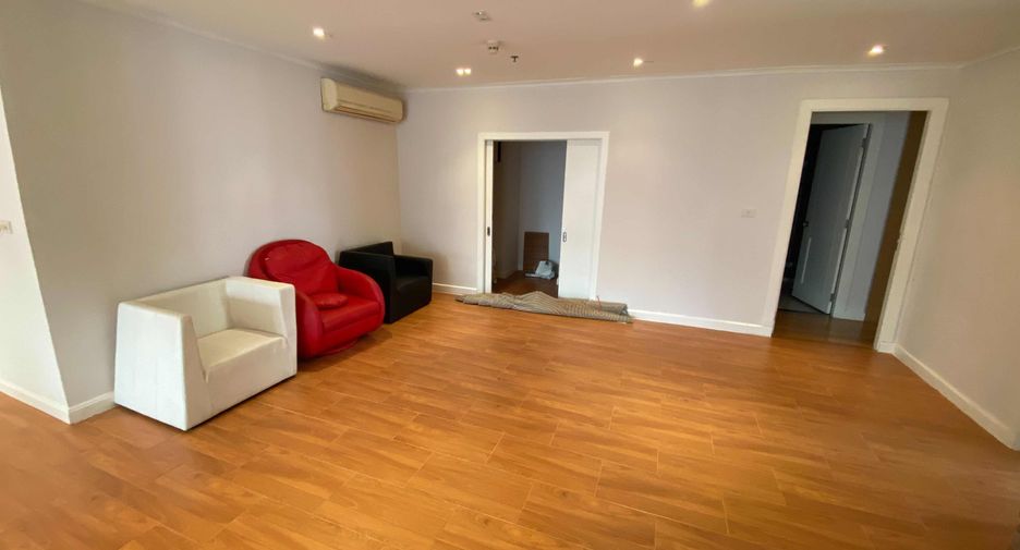 For rent 3 bedrooms condo in Watthana, Bangkok