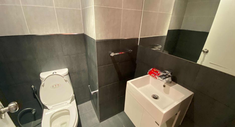 For rent 3 bedrooms condo in Watthana, Bangkok