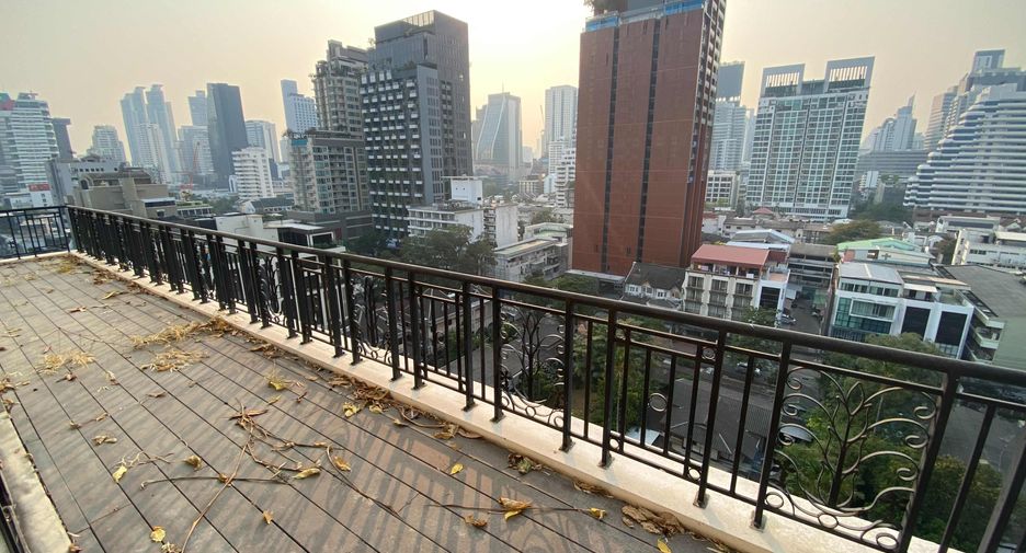 For rent 3 bedrooms condo in Watthana, Bangkok