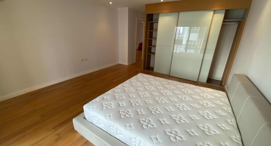 For rent 3 bedrooms condo in Watthana, Bangkok