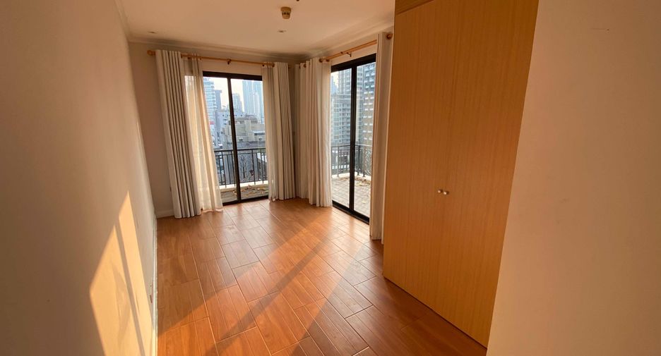 For rent 3 bedrooms condo in Watthana, Bangkok