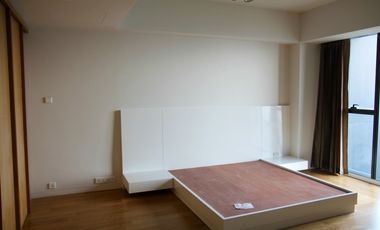 For rent 3 bedrooms condo in Sathon, Bangkok