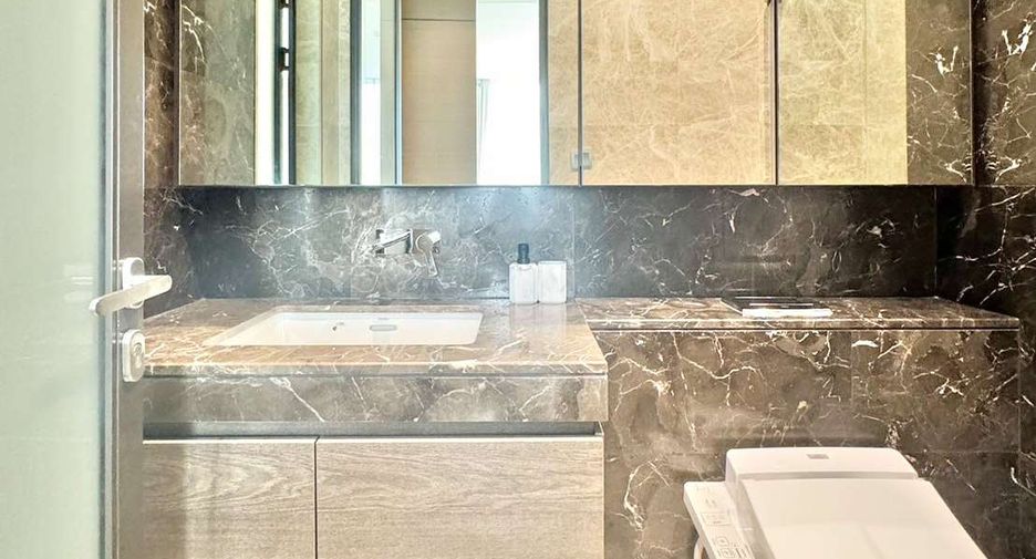 For rent 2 bedrooms condo in Pathum Wan, Bangkok