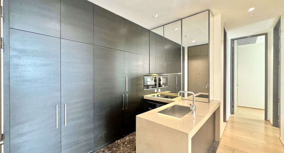 For rent 2 bedrooms condo in Pathum Wan, Bangkok
