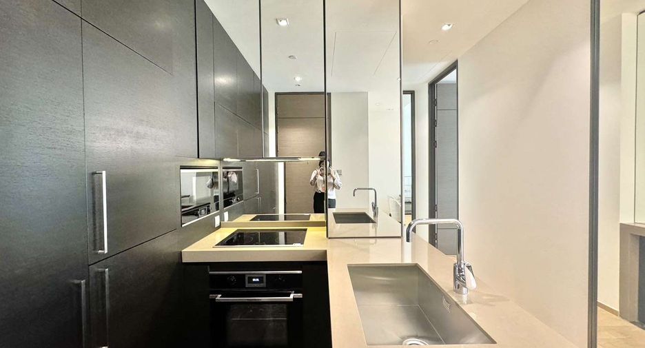 For rent 2 bedrooms condo in Pathum Wan, Bangkok