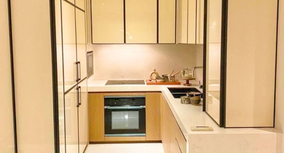 For rent 2 bedrooms condo in Khlong Toei, Bangkok