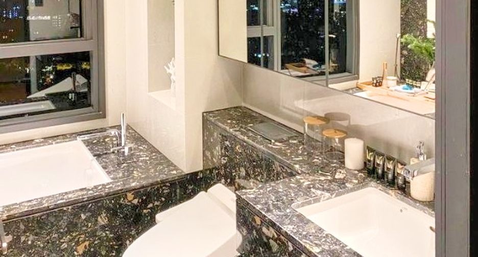 For rent 2 bedrooms condo in Khlong Toei, Bangkok