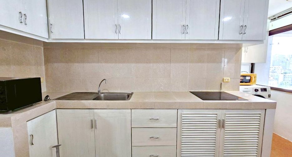 For rent 2 bedrooms condo in Khlong Toei, Bangkok