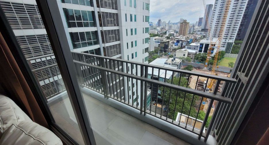 For rent 2 bedrooms condo in Watthana, Bangkok
