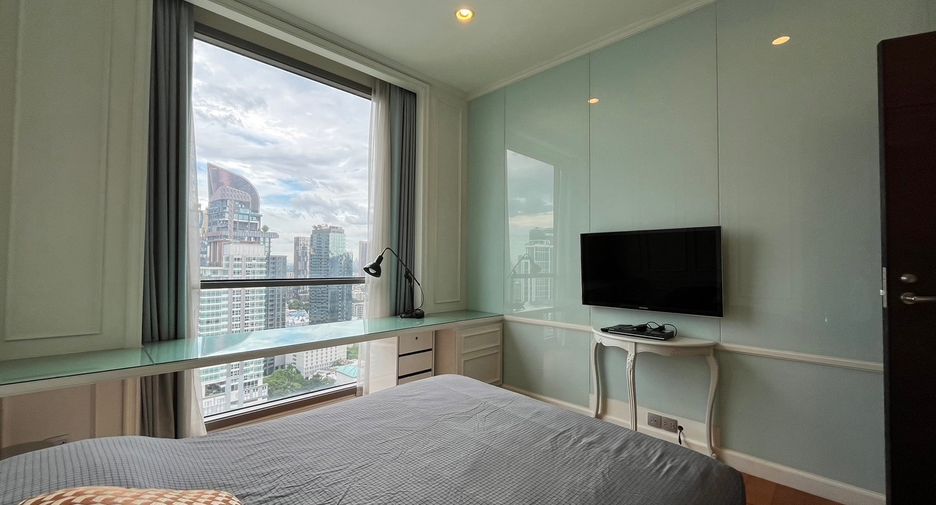For rent 2 bedrooms condo in Watthana, Bangkok