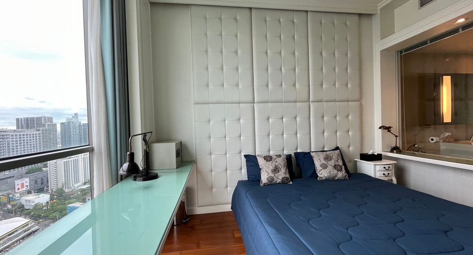 For rent 2 bedrooms condo in Watthana, Bangkok