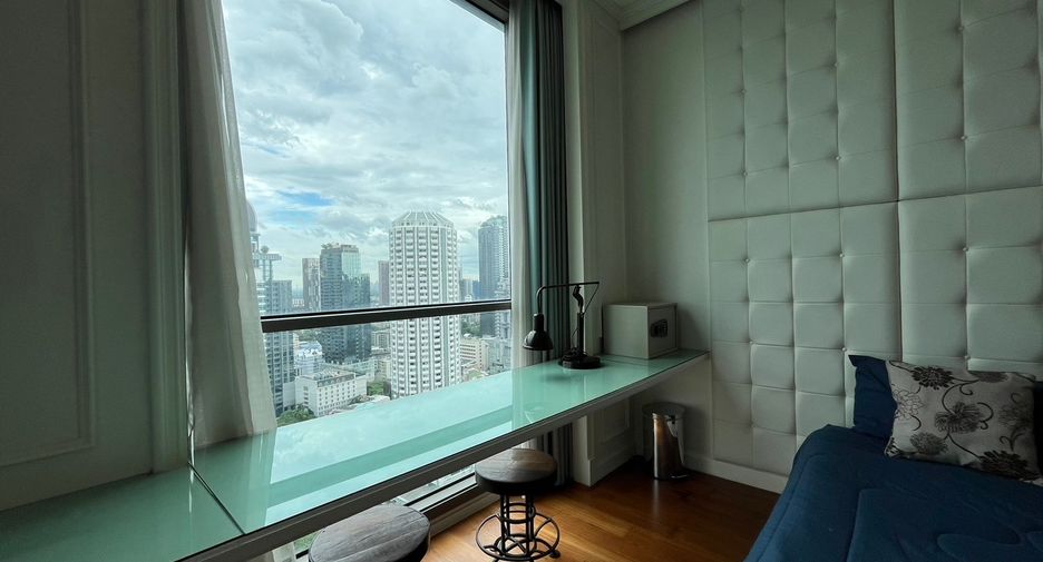 For rent 2 bedrooms condo in Watthana, Bangkok