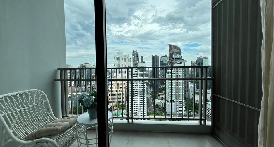 For rent 2 bedrooms condo in Watthana, Bangkok