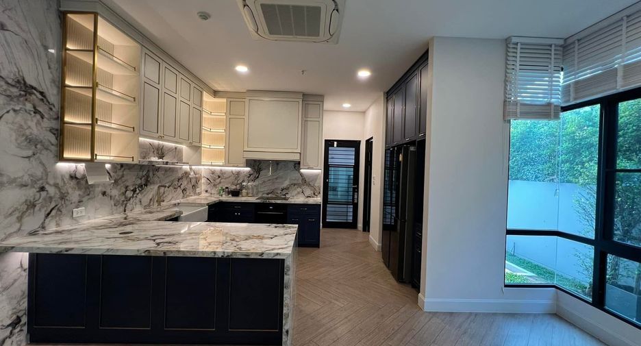 For rent 5 bedrooms house in Saphan Sung, Bangkok