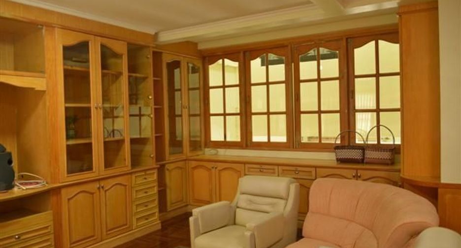 For sale 4 bedrooms townhouse in Bang Phli, Samut Prakan