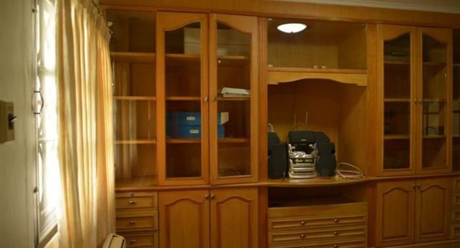 For sale 4 bedrooms townhouse in Bang Phli, Samut Prakan