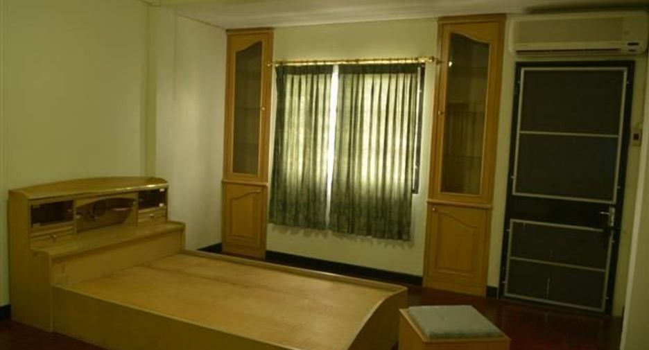 For sale 4 bedrooms townhouse in Bang Phli, Samut Prakan