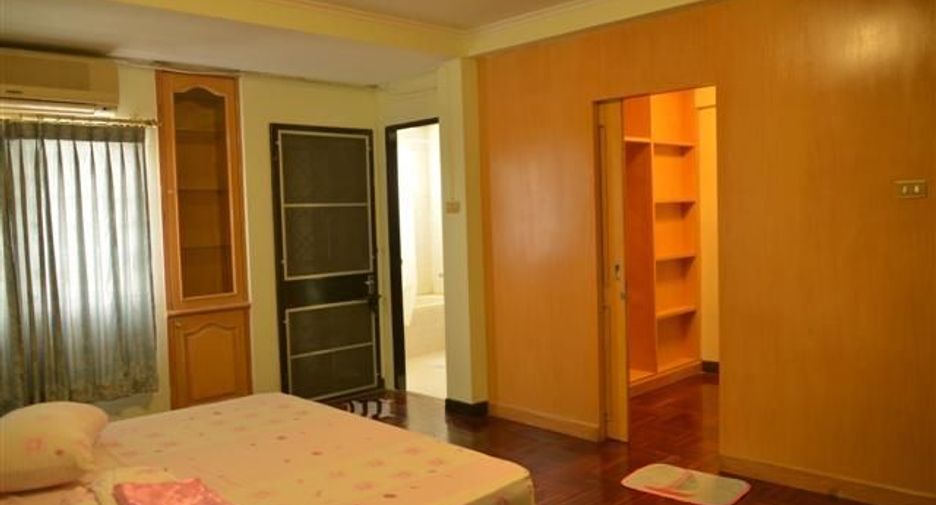 For sale 4 bedrooms townhouse in Bang Phli, Samut Prakan