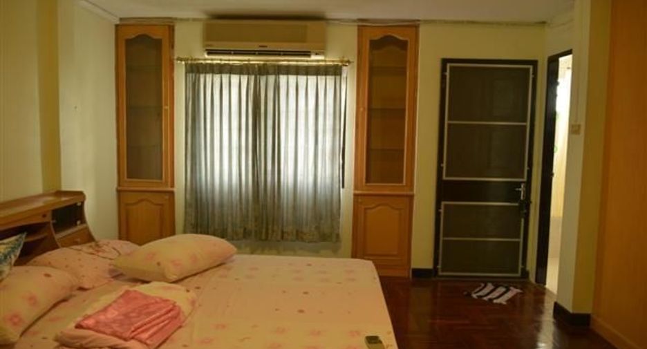 For sale 4 bedrooms townhouse in Bang Phli, Samut Prakan