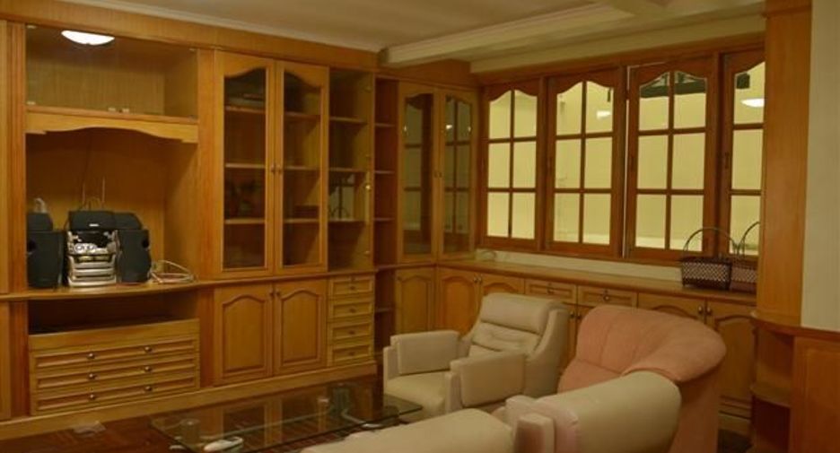 For sale 4 bedrooms townhouse in Bang Phli, Samut Prakan