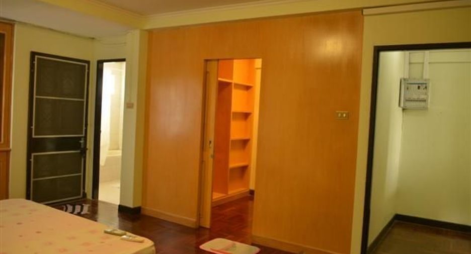 For sale 4 bedrooms townhouse in Bang Phli, Samut Prakan