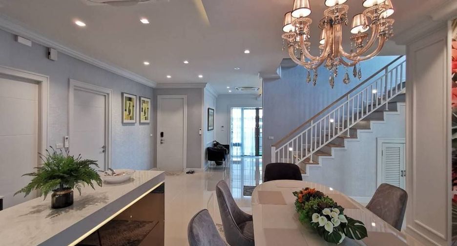 Casa en alquiler de 4 habitaciones en Bang Khen, Bangkok