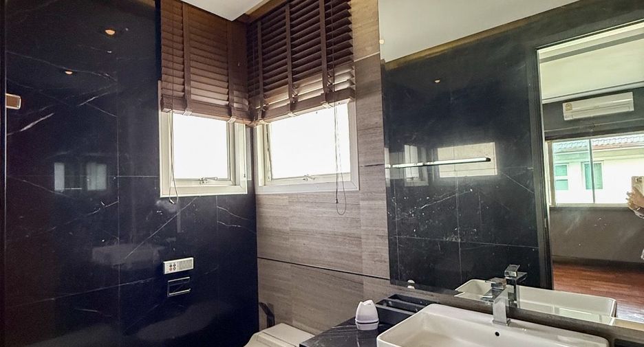 For sale and for rent 5 bedrooms house in Khan Na Yao, Bangkok
