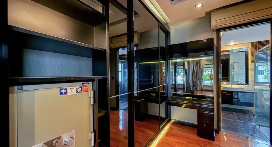 Haus zum Kauf und zur Miete mit 5 Zimmer in Khan Na Yao, Bangkok
