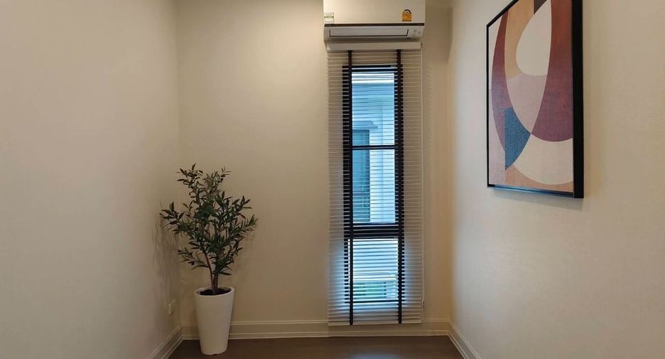 For rent 4 bedrooms house in Saphan Sung, Bangkok