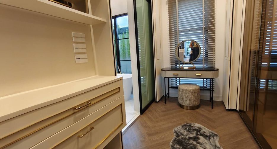 For rent 4 bedrooms house in Saphan Sung, Bangkok