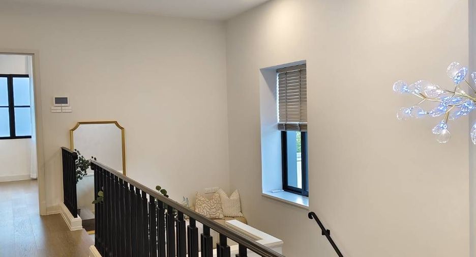 For rent 4 bedrooms house in Saphan Sung, Bangkok