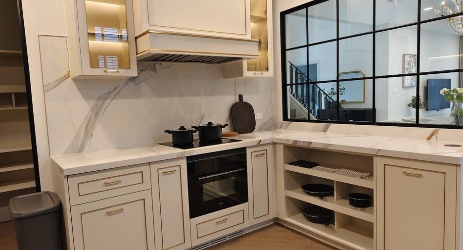 For rent 4 bedrooms house in Saphan Sung, Bangkok