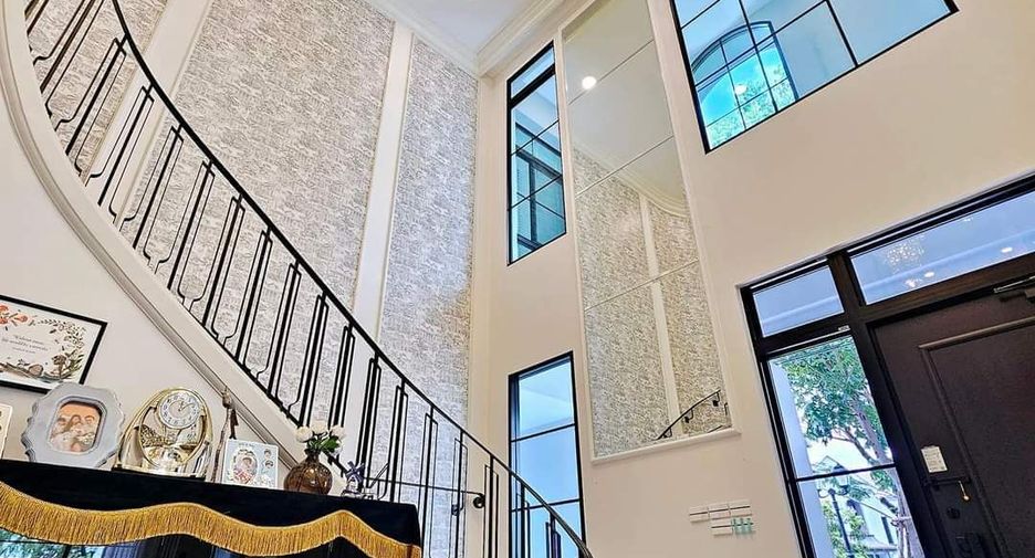 For sale 5 bedrooms house in Saphan Sung, Bangkok