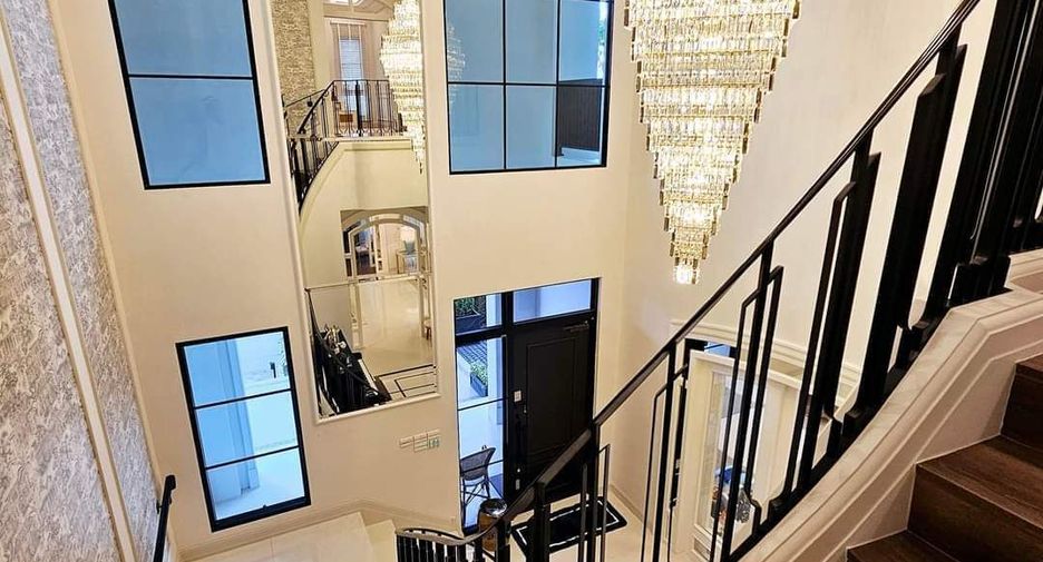 For sale 5 bedrooms house in Saphan Sung, Bangkok