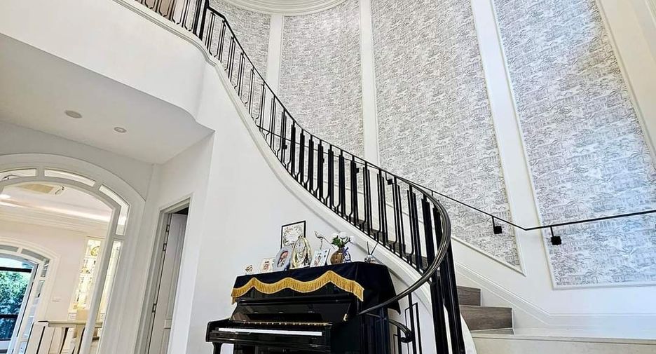 For sale 5 bedrooms house in Saphan Sung, Bangkok