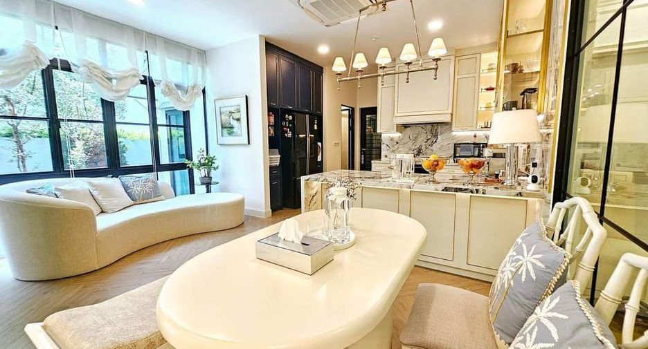 For sale 5 bedrooms house in Saphan Sung, Bangkok