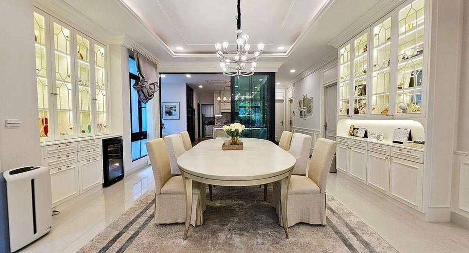 For sale 5 bedrooms house in Saphan Sung, Bangkok