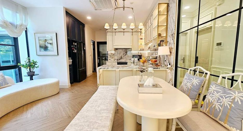 For sale 5 bedrooms house in Saphan Sung, Bangkok