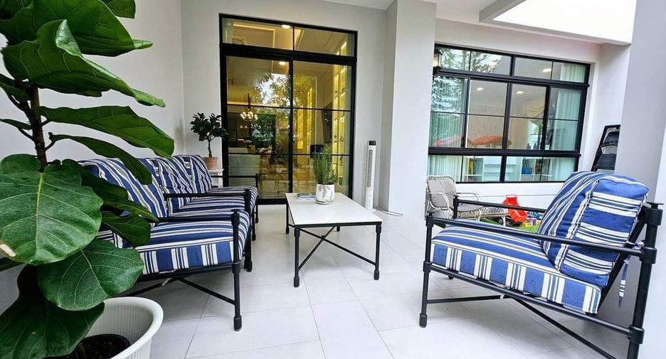For sale 5 bedrooms house in Saphan Sung, Bangkok