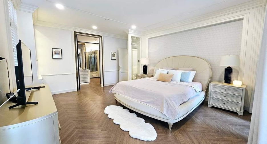 For sale 5 bedrooms house in Saphan Sung, Bangkok