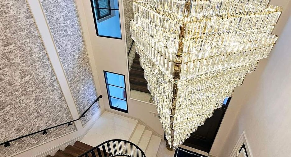 For sale 5 bedrooms house in Saphan Sung, Bangkok