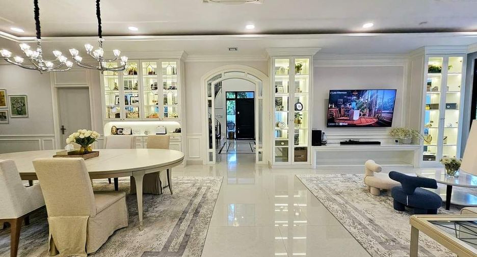For sale 5 bedrooms house in Saphan Sung, Bangkok