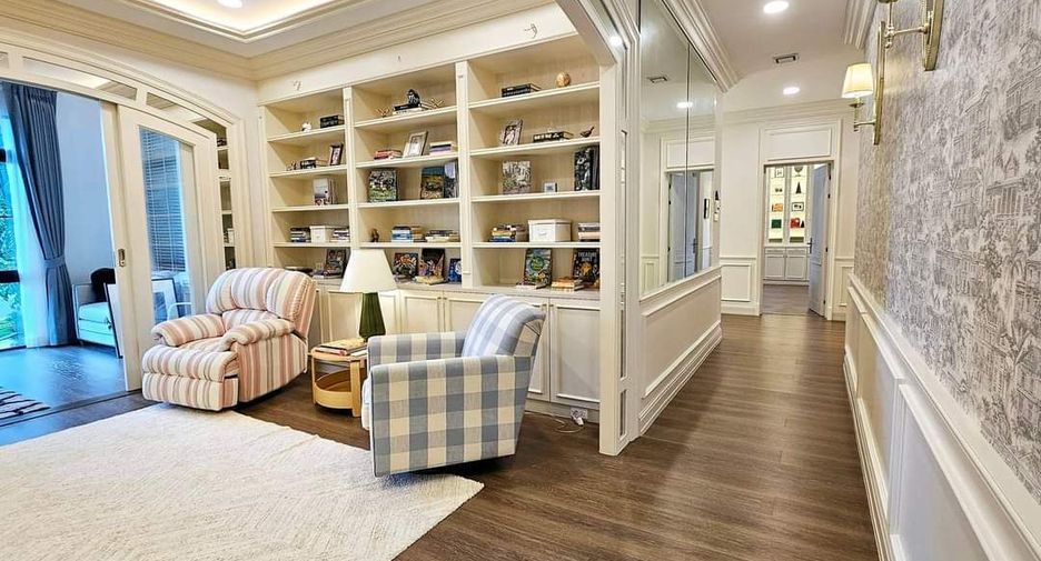 For sale 5 bedrooms house in Saphan Sung, Bangkok