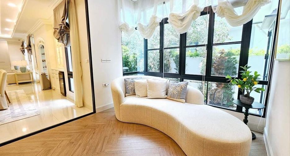 For sale 5 bedrooms house in Saphan Sung, Bangkok