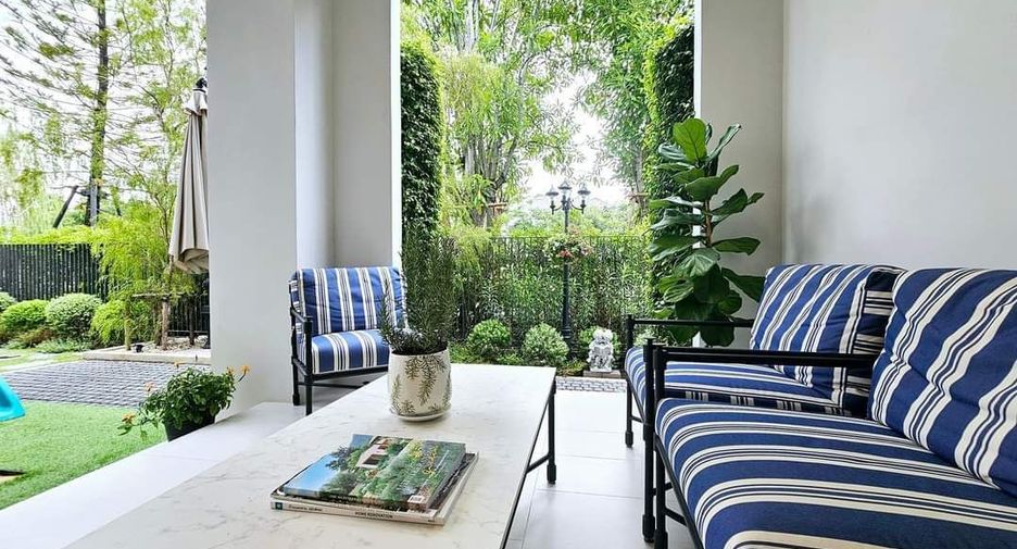For sale 5 bedrooms house in Saphan Sung, Bangkok
